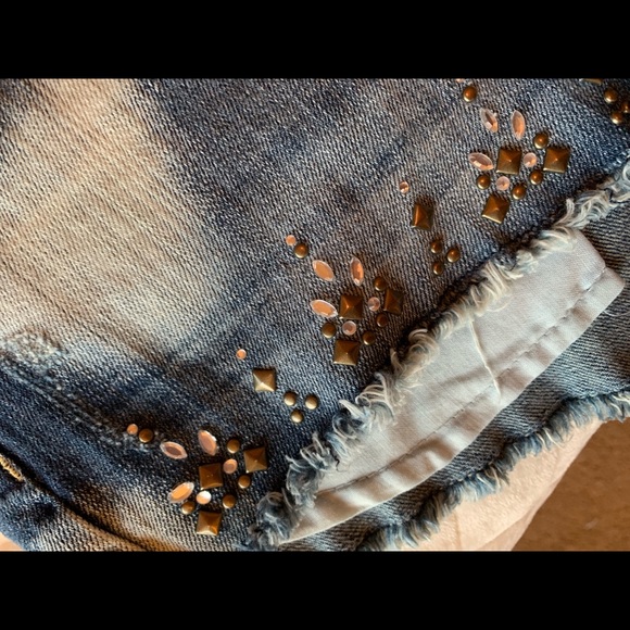 Decree Shorts - Picture 3 of 4